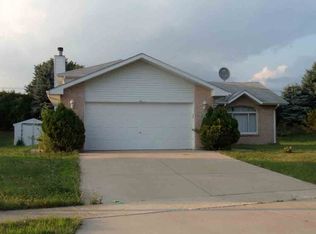 415 Badger Ln, Oswego, IL 60543