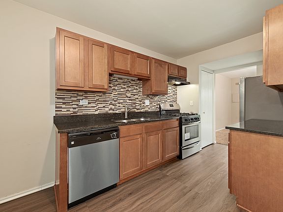 4th image of 2682 Waterford Ct
