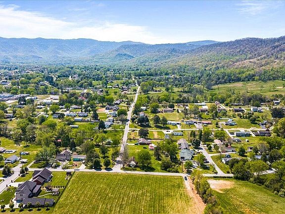 5th image of Eagle Bluff Rd