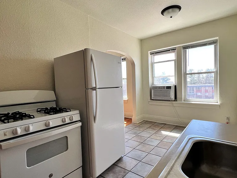 Randolph Apartments — Photo 6