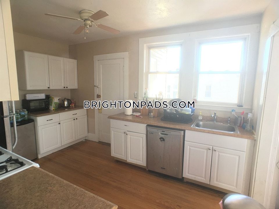 1st image of 28 Claymoss Rd #3