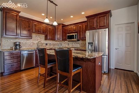 Kitchen, granite countertop
