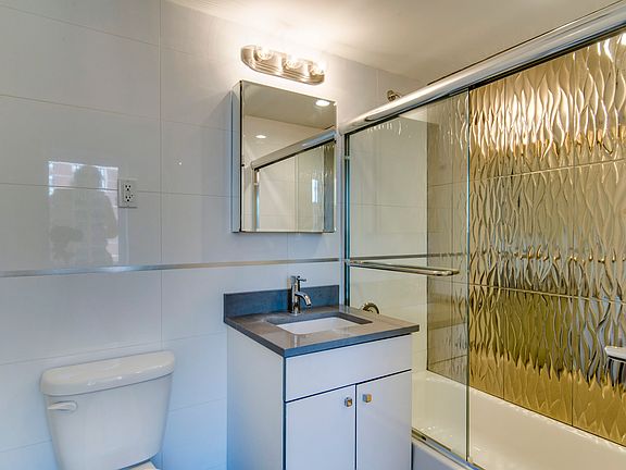 5th image of 2822 Astoria Blvd #3E