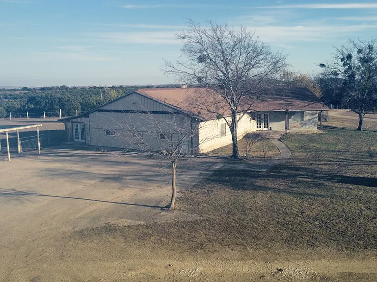552 Lawson Ln — Photo 33