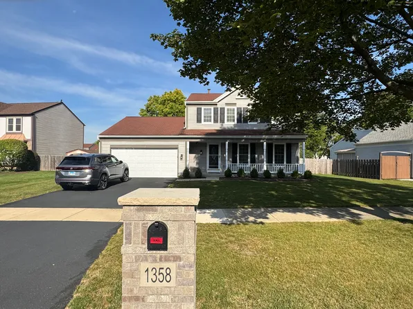 1358 Woodlake Dr, Carol Stream, IL 60188