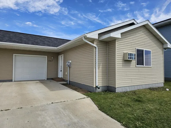 1567 47th Loop SE, Minot, ND 58701