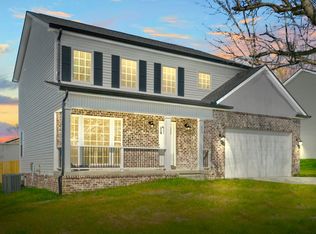 694 E South St, Greenbrier, TN 37073