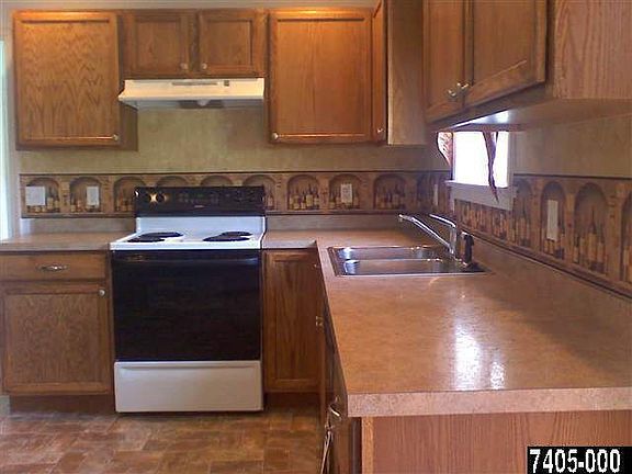 KITCHEN COUNTER SPACE