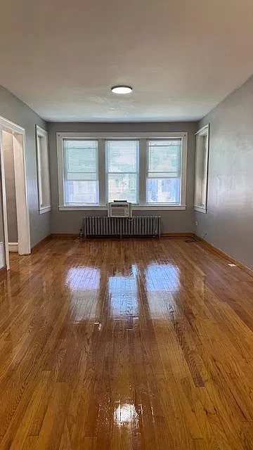 5725 W Addison St - 1F — Photo 3