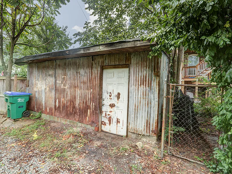 421 Chimborazo Blvd — Photo 32