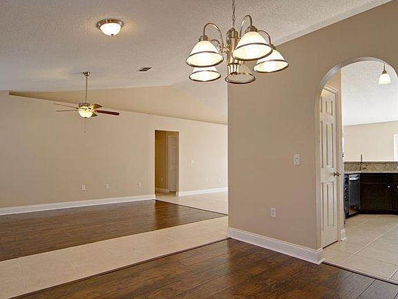 4th image of 2889 Windsor Heights St