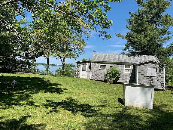 Cottage with drilled well