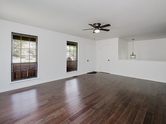 2nd image of 814 Honeysuckle Dr