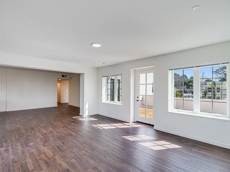 4690 Tompkins Ave — Photo 16