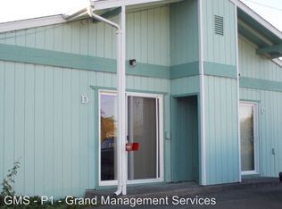 435 Chicago Ave SE APT B, Bandon, OR 97411