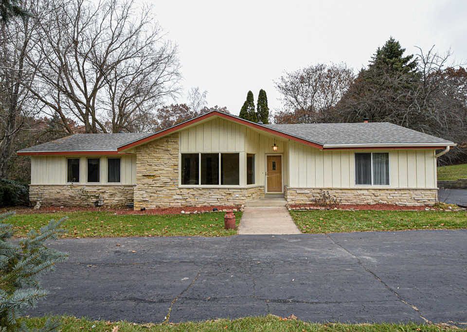 1st image of N11W27766 White Oak Ct