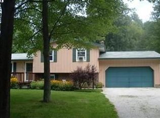 5295 Beechwood Rd, Ravenna, OH 44266