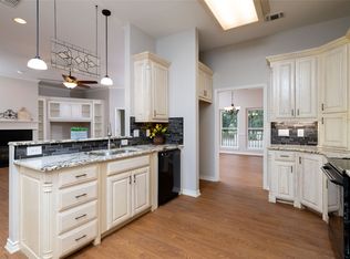 604 Runaway Bay Dr, Runaway Bay, TX 76426