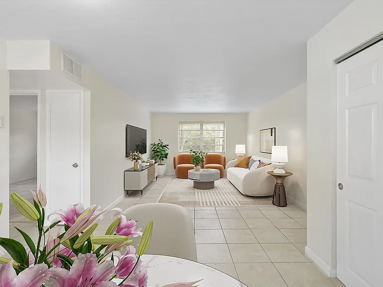 1715 N 16th Ave #115 — Photo 4