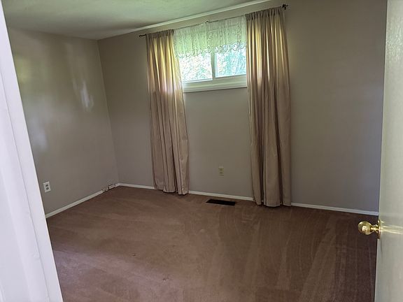 2nd image of 1944 Summers Ave