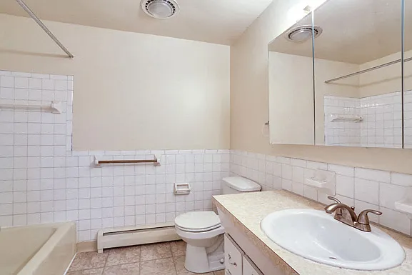 Apartment - Full Bathroon