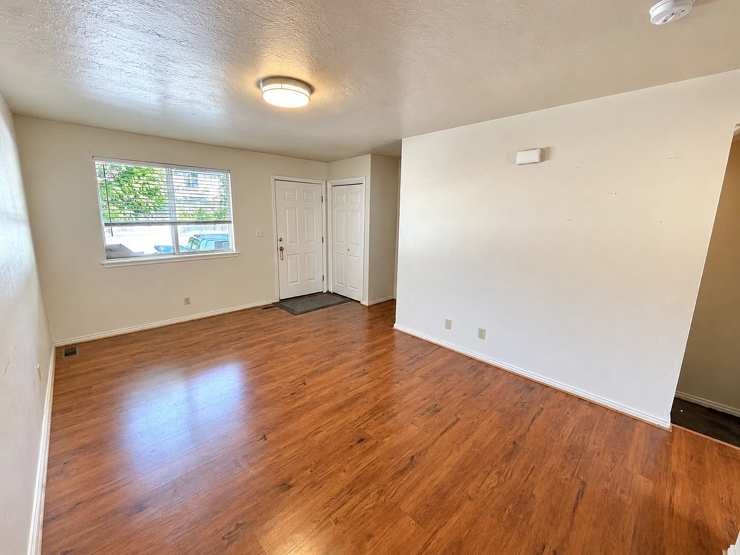 393 W 200 N — Photo 3