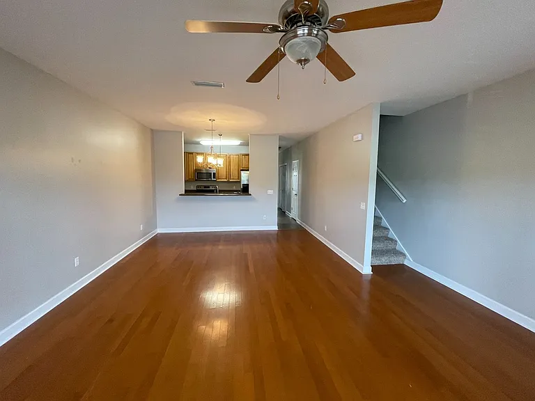 310 Stratford Dr — Photo 2