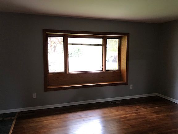 3rd image of 3080 Pittsview Dr
