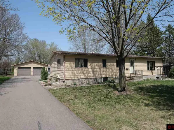 304 Maple St, Cleveland, MN 56017