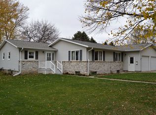 606 Kentucky Ave SW, Orange City, IA 51041