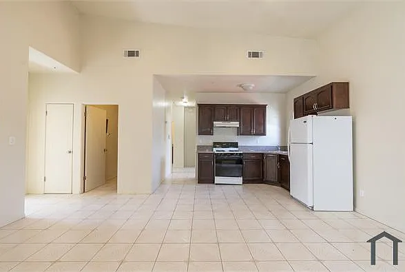 1452 N Soto St — Photo 1