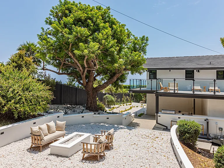 3525 Coast View Dr — Photo 37