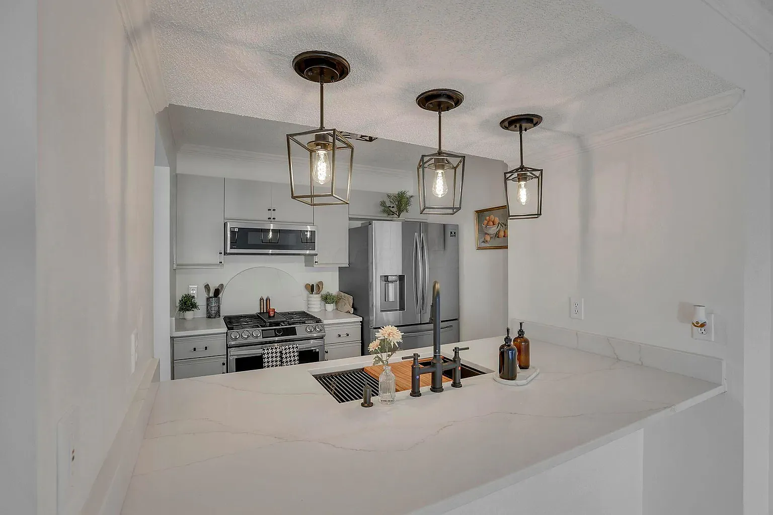 2 bed, 1352 sqft, $2,550 — Photo 2