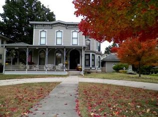 305 E 1st St, Newton, KS 67114