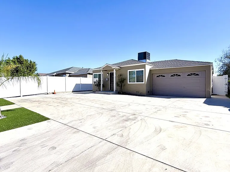 11836 Rialto St — Photo 3