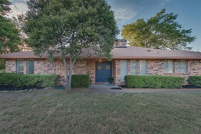 1st image of 101 Lakecrest Pl