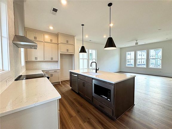 7th image of this home