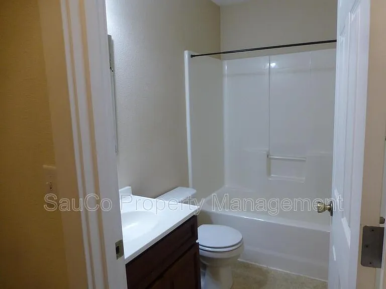 1109 NE 106th Ave — Photo 10