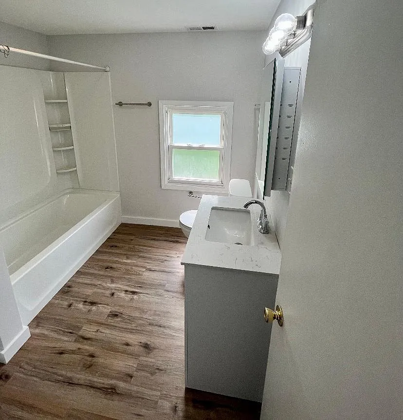 3 bed, 1100 sqft, $1,200 — Photo 1