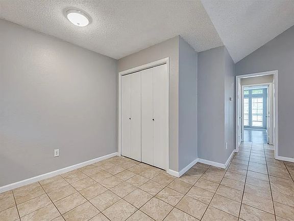 3rd image of 4033 Evergreen Rd