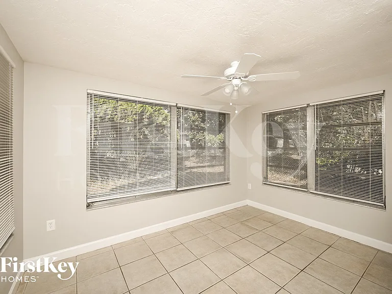 8215 Winthrop Dr — Photo 7