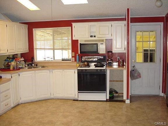3rd image of 33061 Dogwood Ln