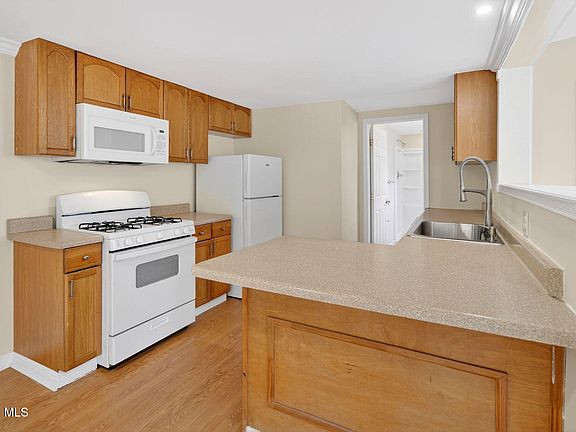 4th image of 3 Newbury Street