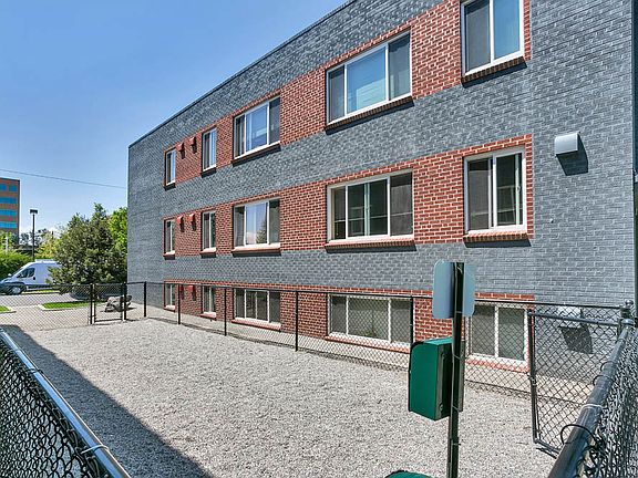 5th image of 880 Dexter St #2025459