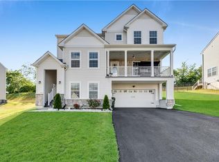 5044 Bellflower Dr, Schnecksville, PA 18078