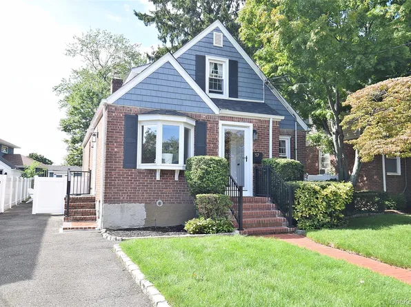 57 Scarcliffe Drive, Malverne, NY 11565