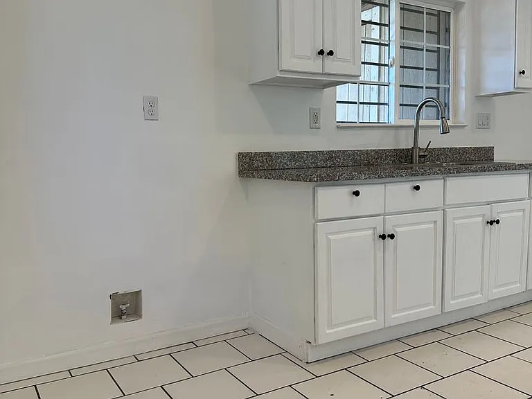 908 Glenn Ave — Photo 3
