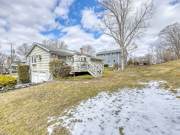 2nd image of 3662 Edgehill Rd
