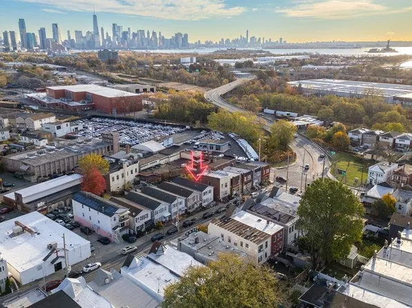 12 Bayview Avenue image 2 of 27