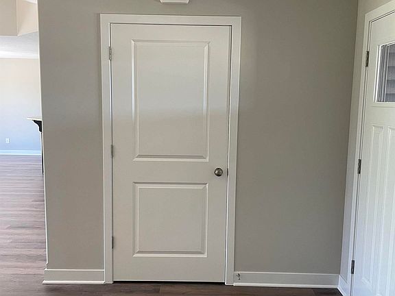 5th image of 444 Buckingham Ln